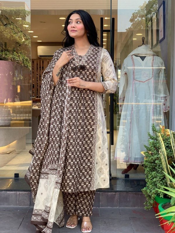 Pure Jaipur Cotton Handwork Kurta Pant Dupatta Set - Image 2