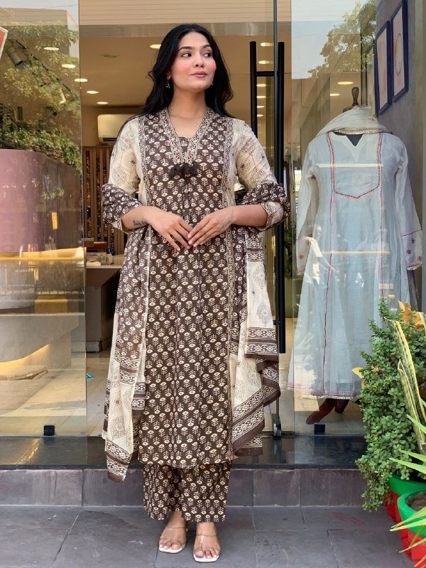 Pure Jaipur Cotton Handwork Kurta Pant Dupatta Set - Image 3