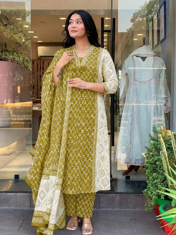 Pure Jaipur Cotton Handwork Kurta Pant Dupatta Set - Image 4