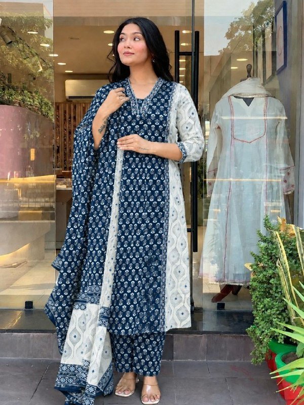 Pure Jaipur Cotton Handwork Kurta Pant Dupatta Set - Image 7